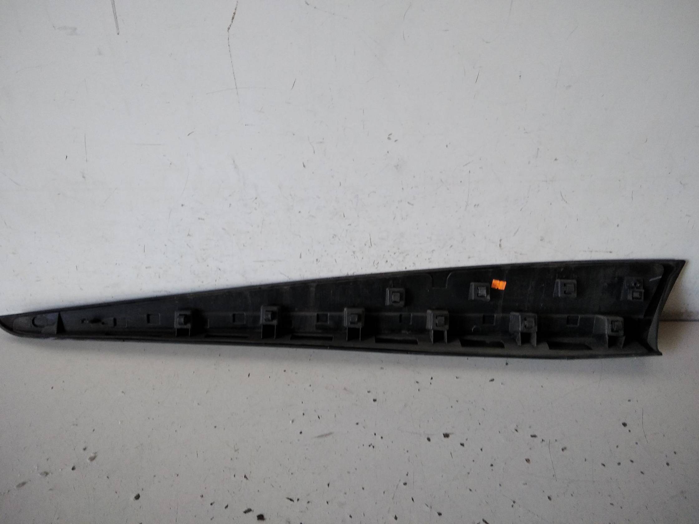 Modanatura porta ant. dx.